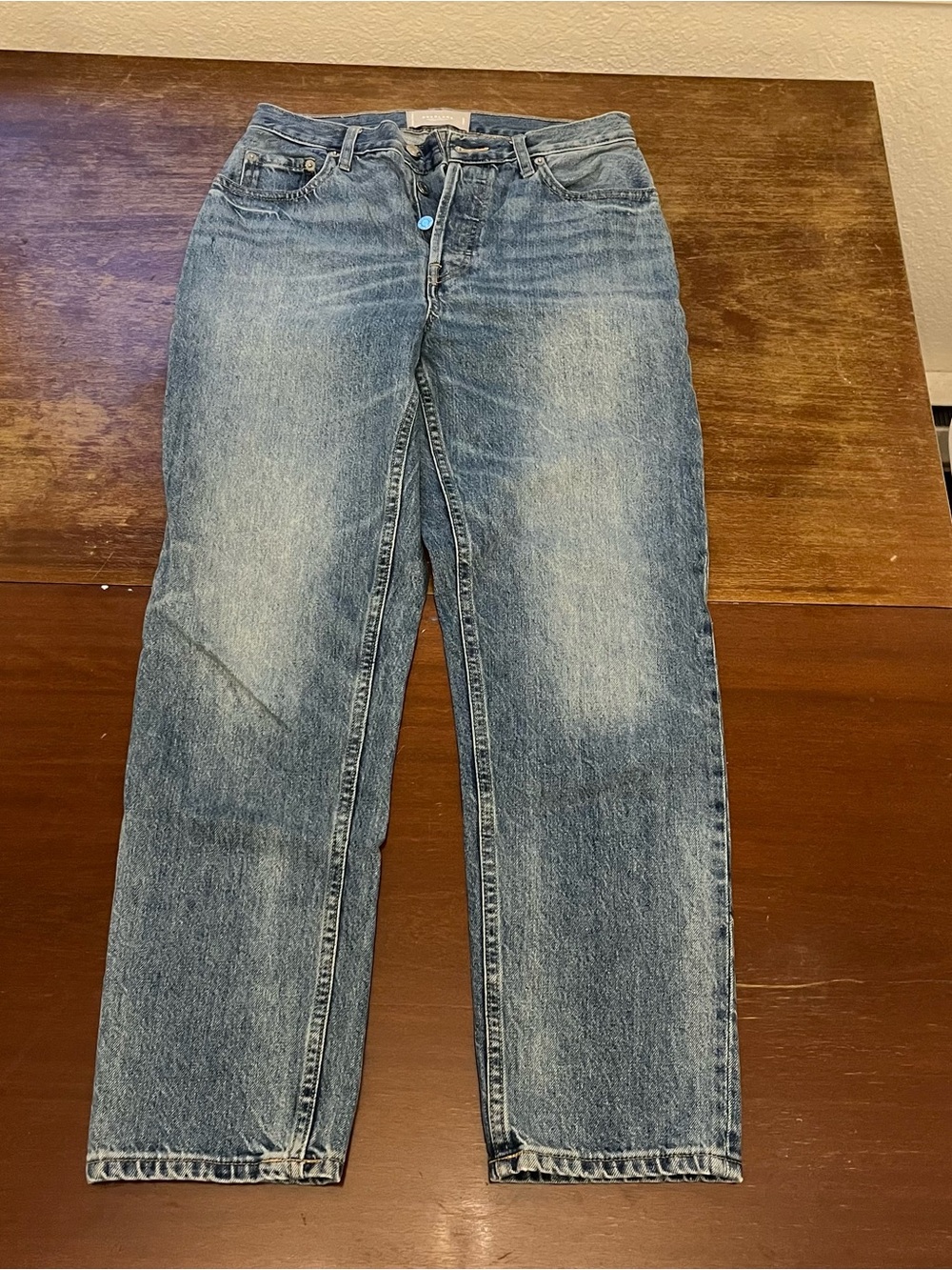 Everlane Women's 90s Cheeky. Straight-Leg Jeans in Light Blue Wash